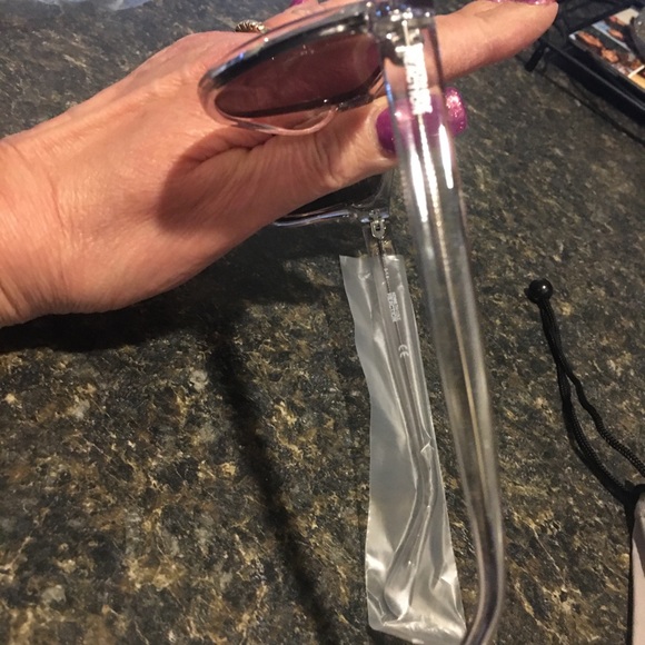 Kenneth Cole REACTION
Square Sunglasses, NWT - Picture 7 of 8